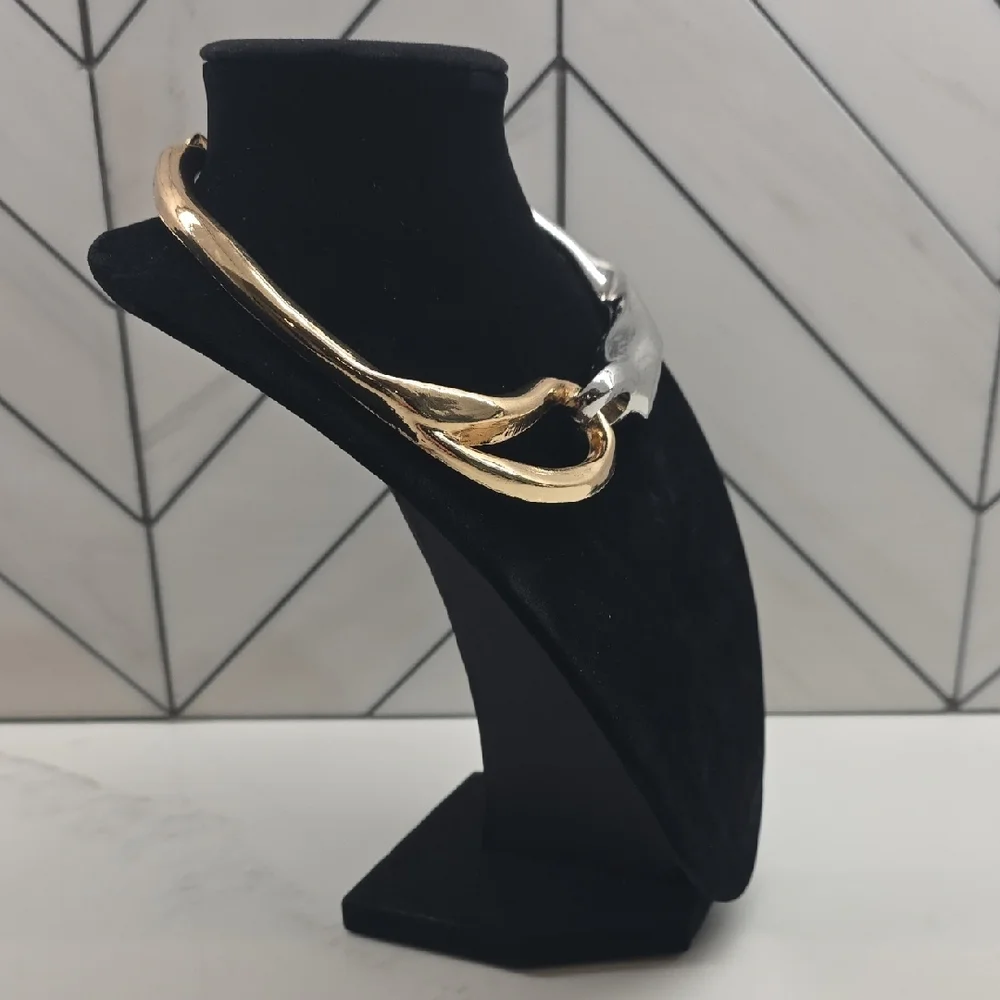 Elegant Gold and Silver Women's Necklace - Picture 3 of 4